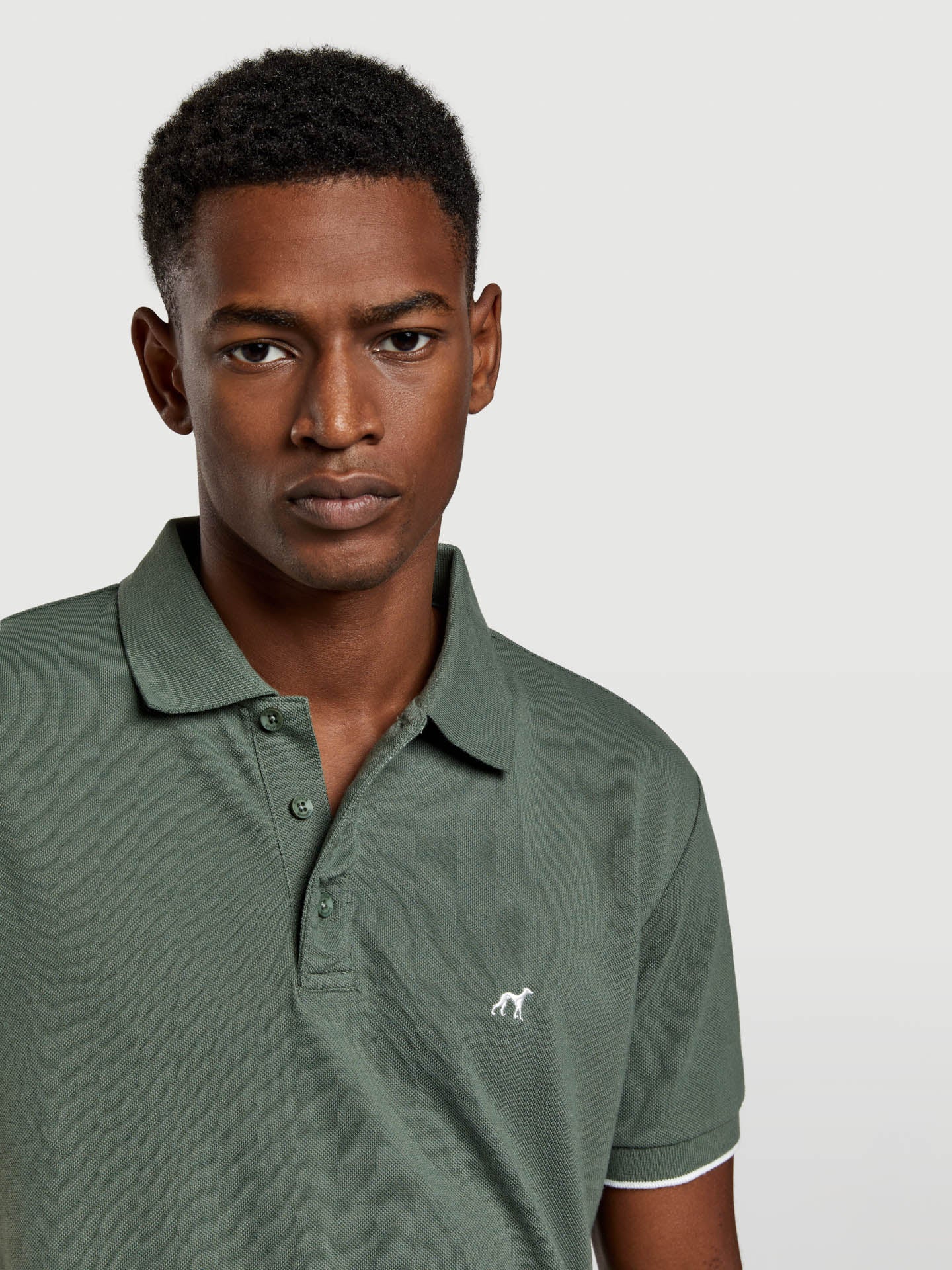 89 edition slim fit piqué polo shirt with wrinkled placket - Image 8