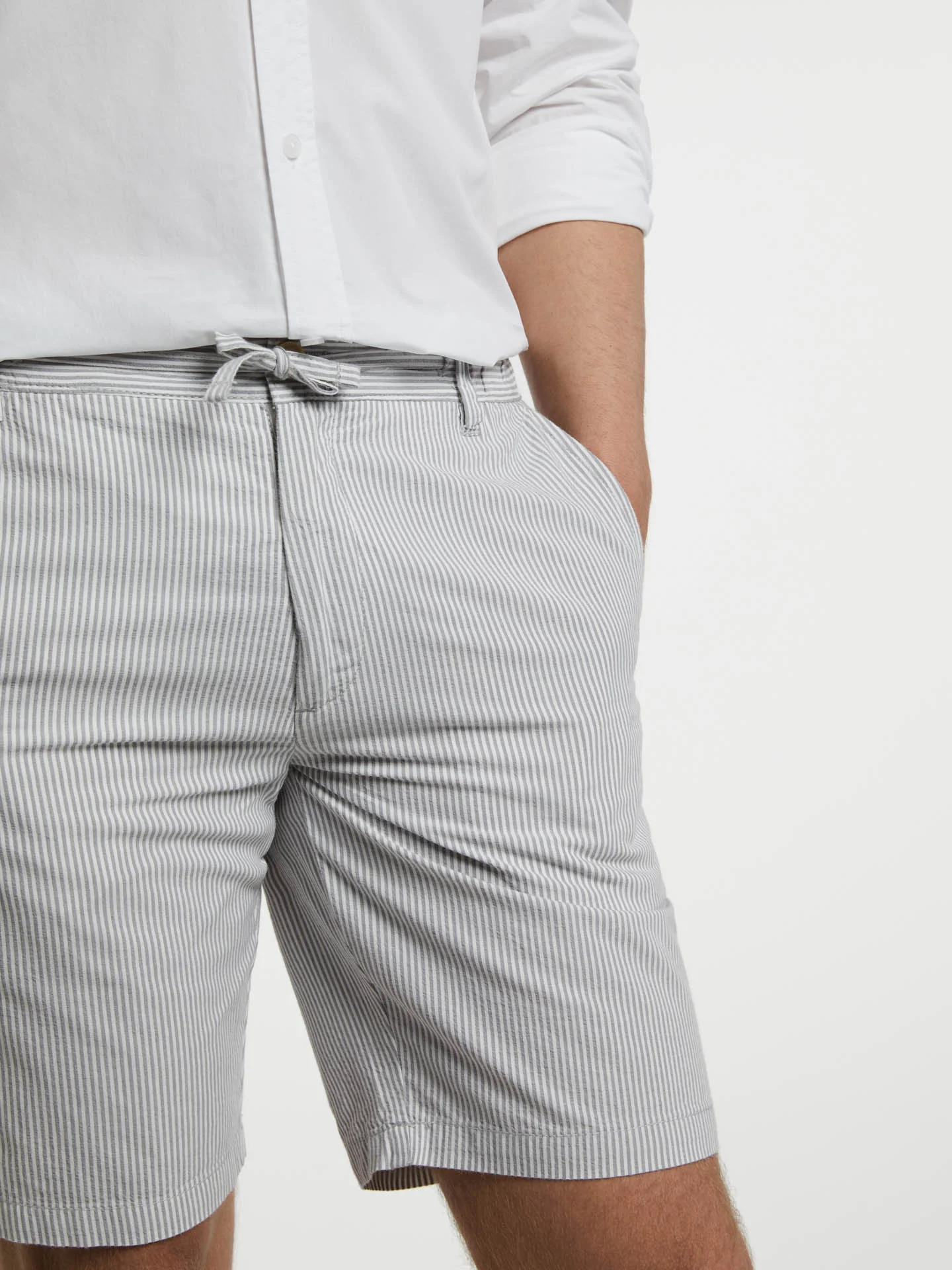 Comfort Striped Seersucker Slim Fit Bermuda - Image 11