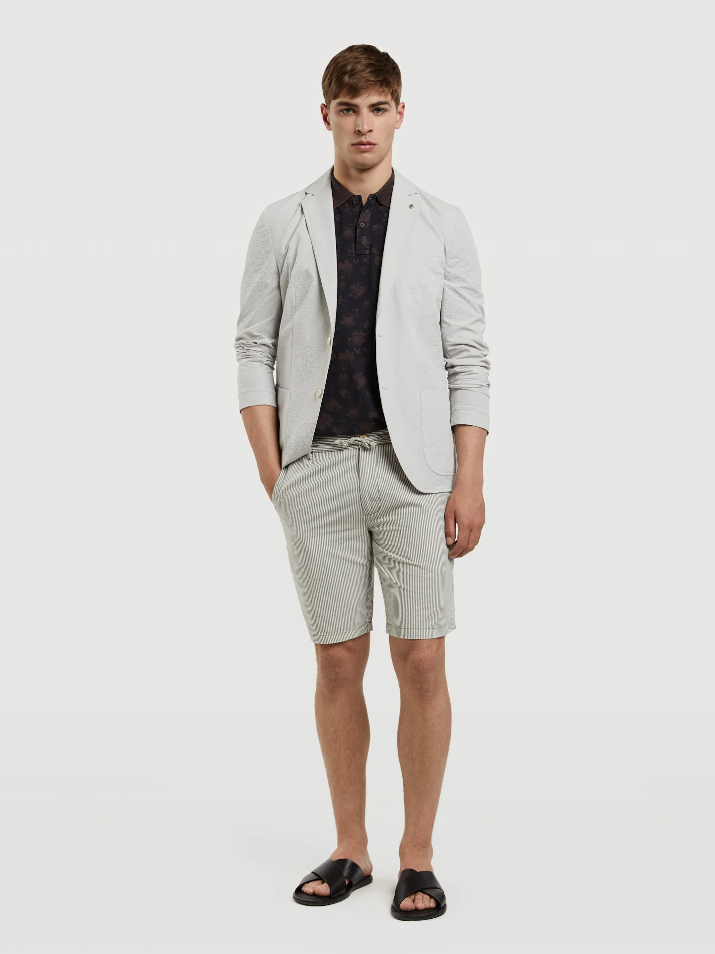 Comfort Striped Seersucker Slim Fit Bermuda - Image 4