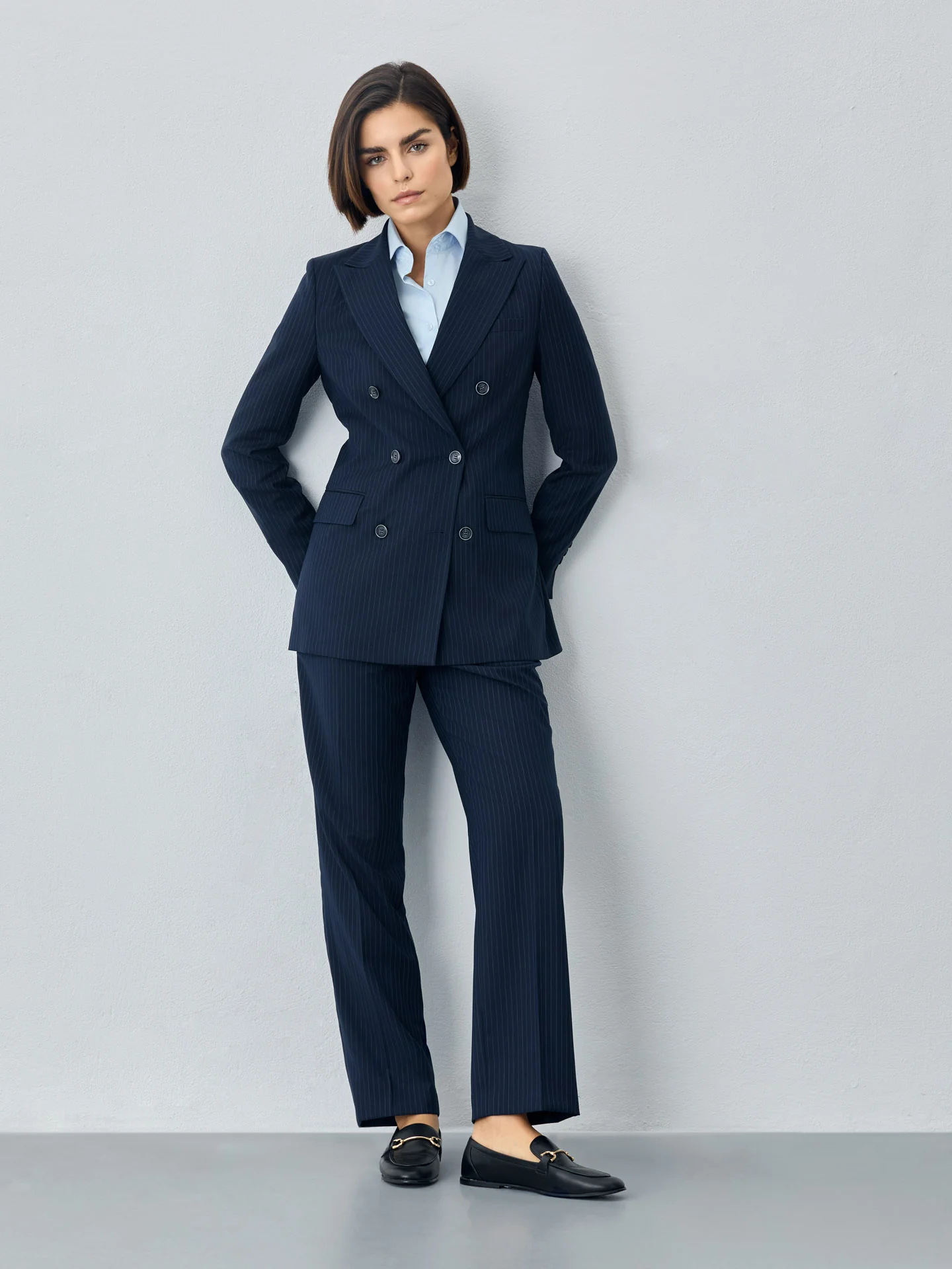 Double Breasted Dark Blue Pinstripes Suit In Wool Blend - Image 2