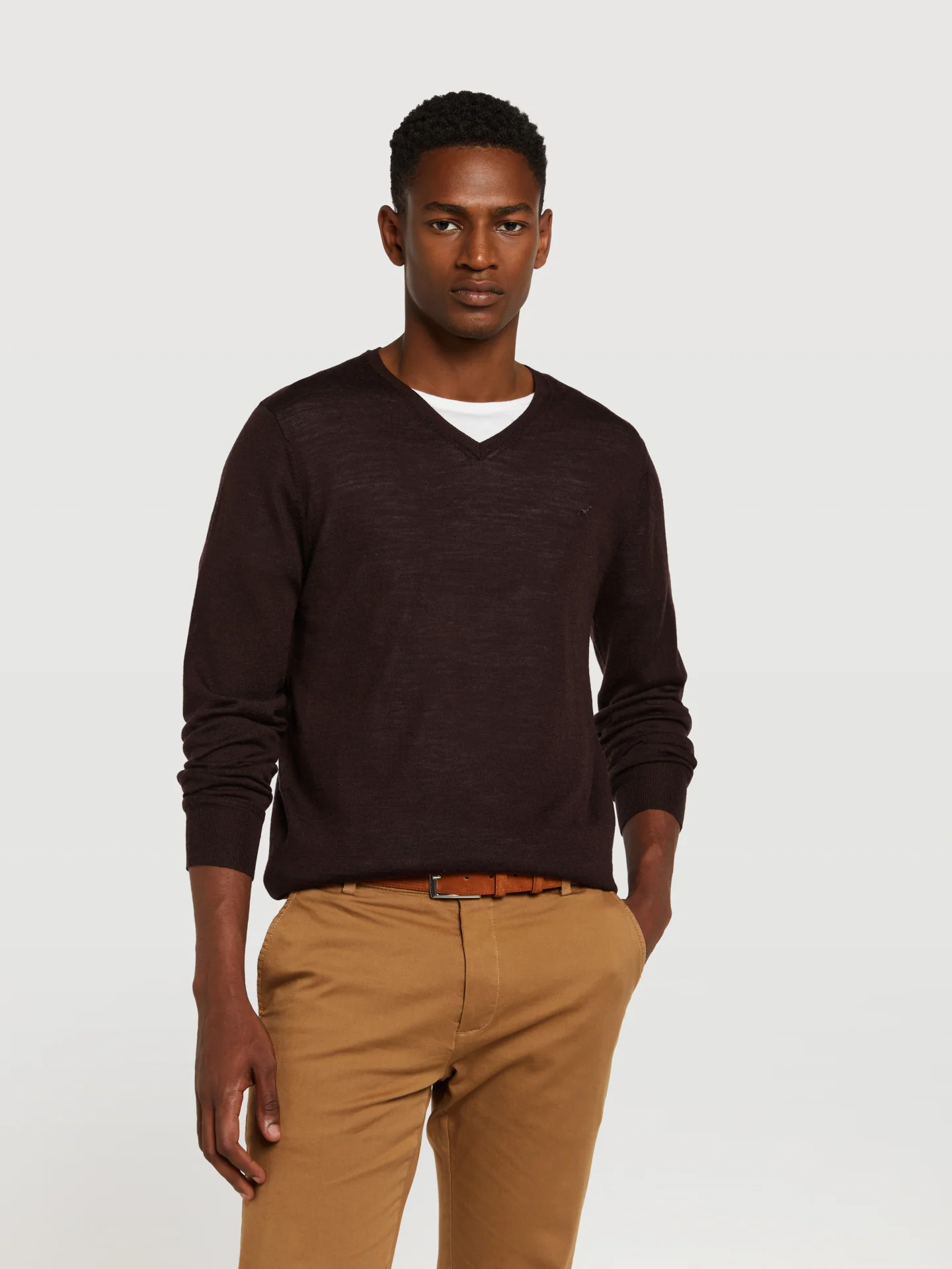 Extra fine merino wool v-neck sweater - Image 10