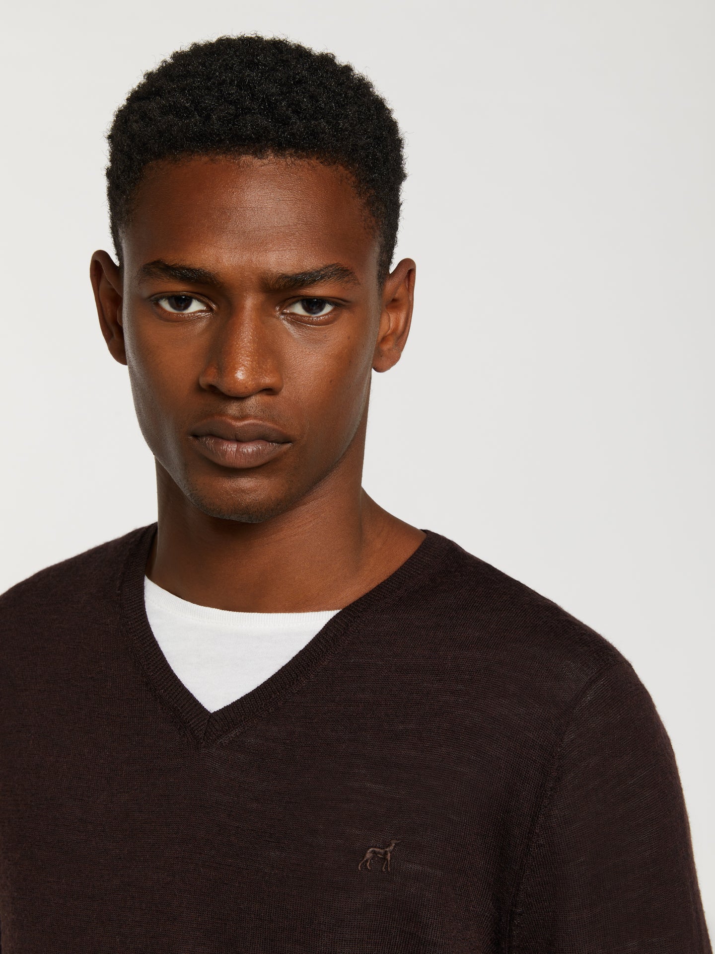 Extra fine merino wool v-neck sweater - Image 11