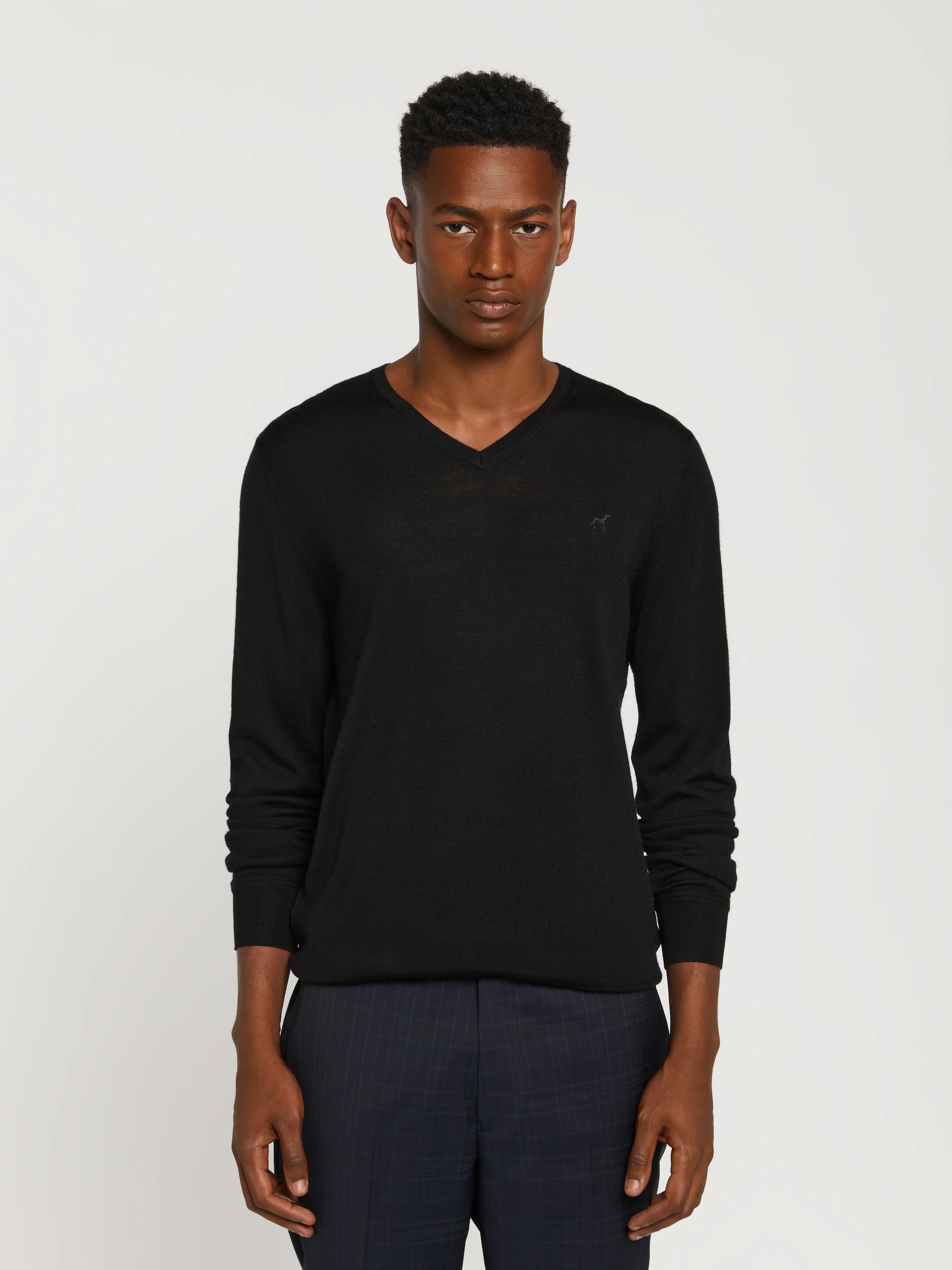 Extra fine merino wool v-neck sweater - Image 8
