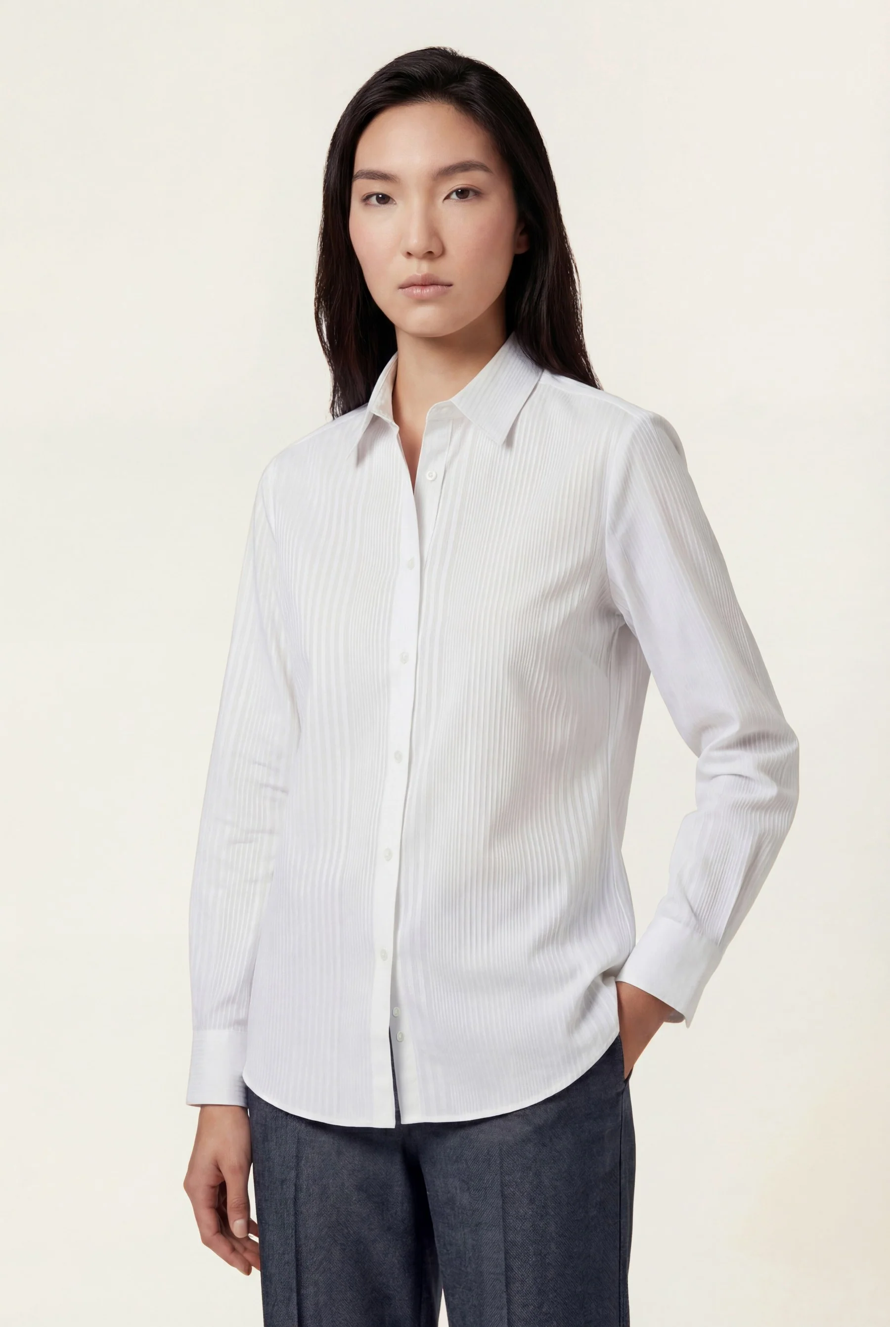 High-Waist Loose Fit Linen Trousers With Side Slits And Creases - Image 10