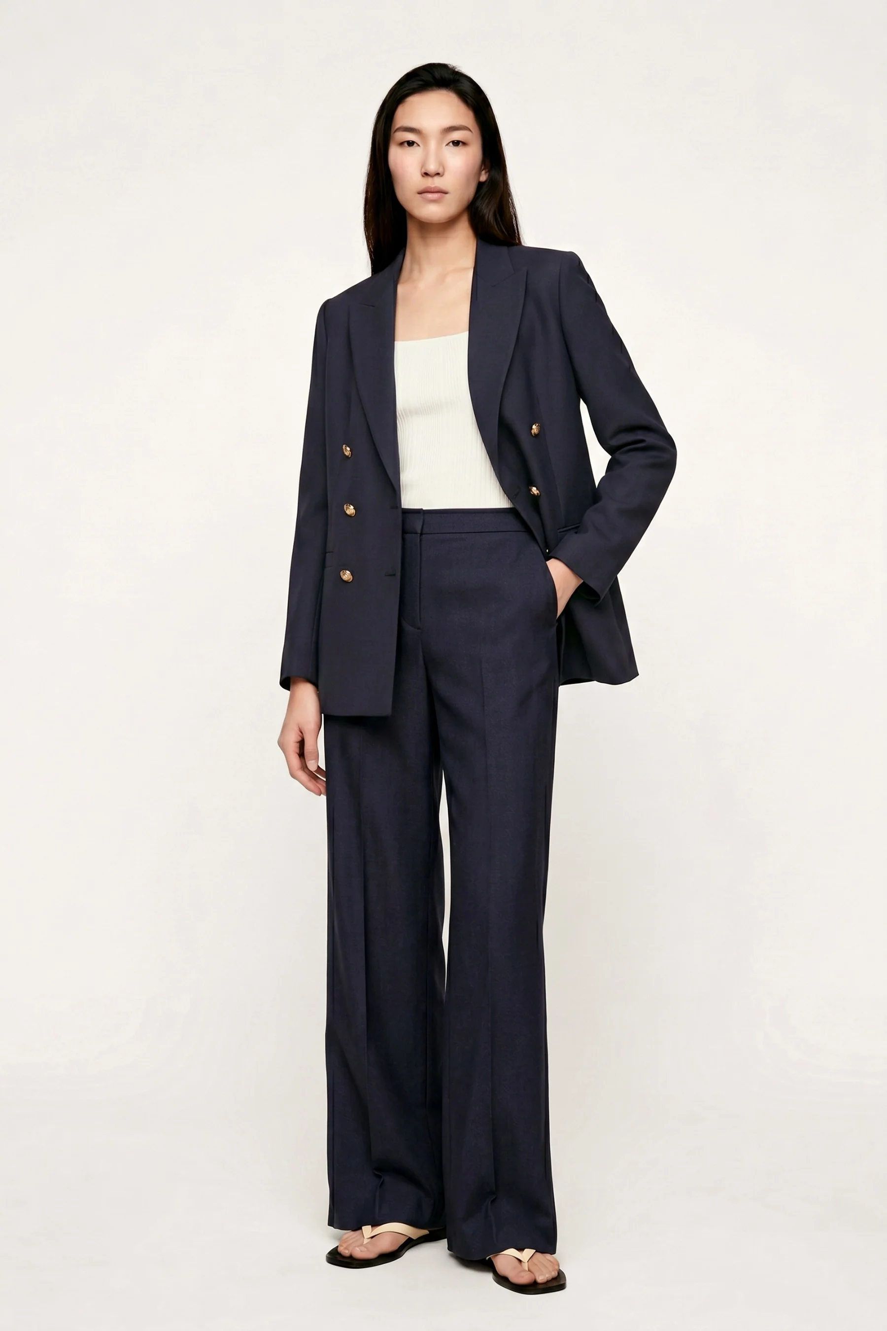 High-Waist Loose Fit Linen Trousers With Side Slits And Creases - Image 7