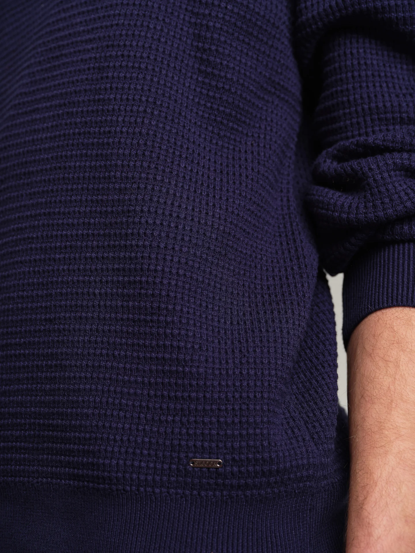 Long sleeve crew neck sweater with waffle knitting - Image 9