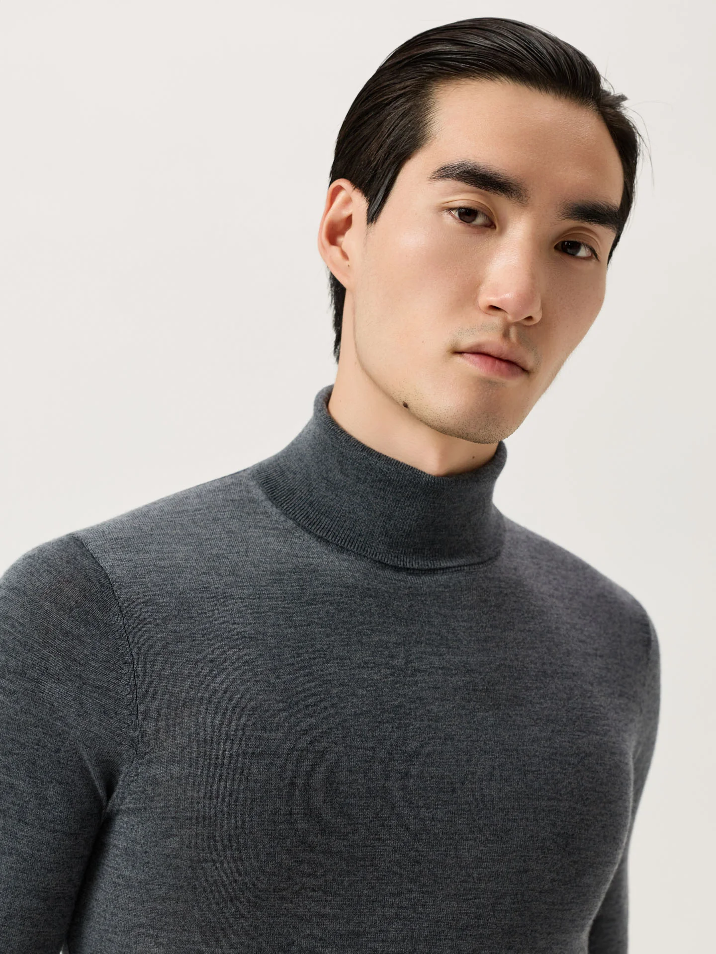 Long Sleeve Turtleneck Sweater In Extra Fine Merino Wool - Image 13
