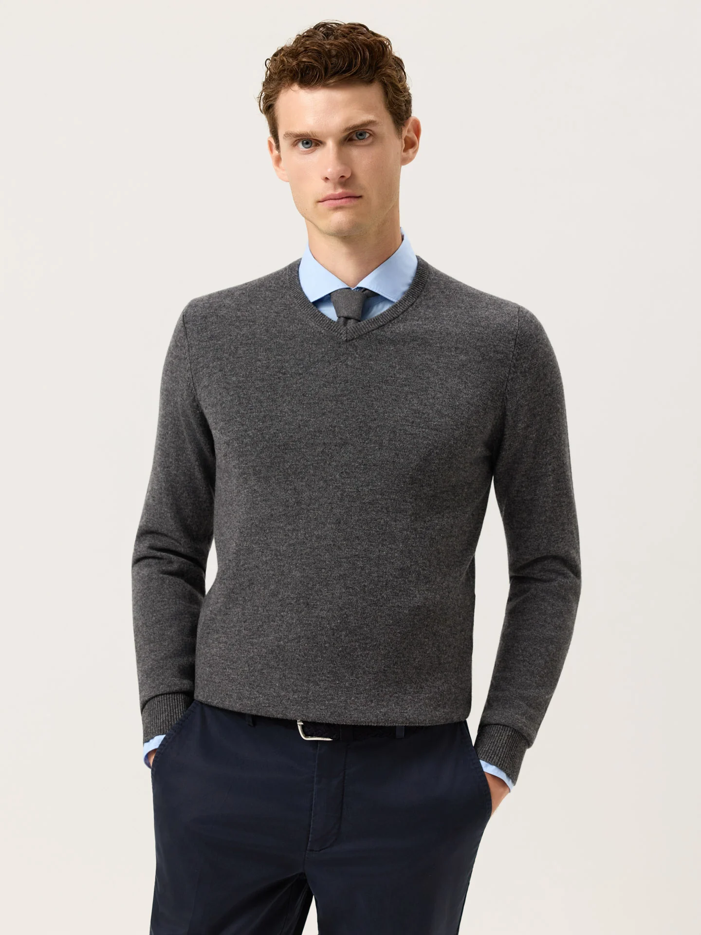 Long Sleeve V-Neck Sweater In Fine Lambswool - Image 14