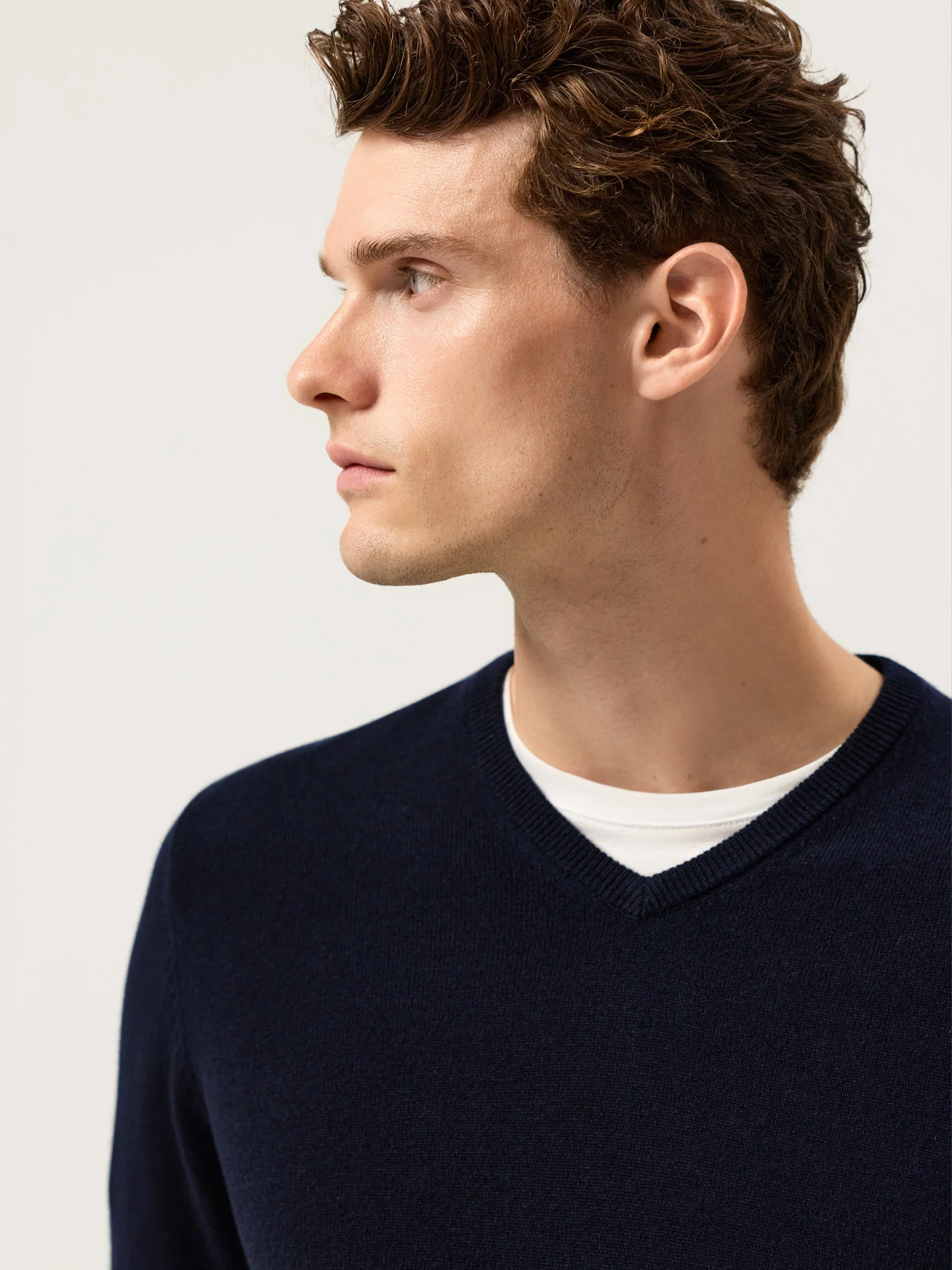 Long Sleeve V-Neck Sweater In Fine Lambswool - Image 6