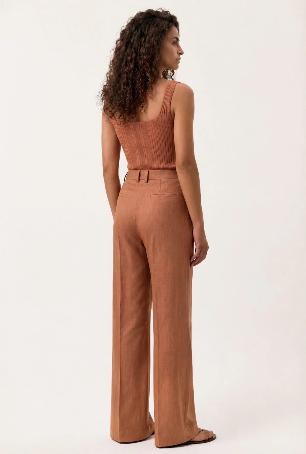 Loose Fit Pleated Trousers In Viscose And Linen Blend - Image 4