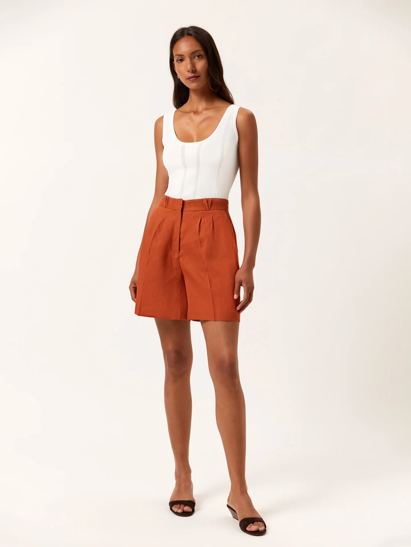 Loose Fit Shorts In 100%Linen With Pleats - Image 2