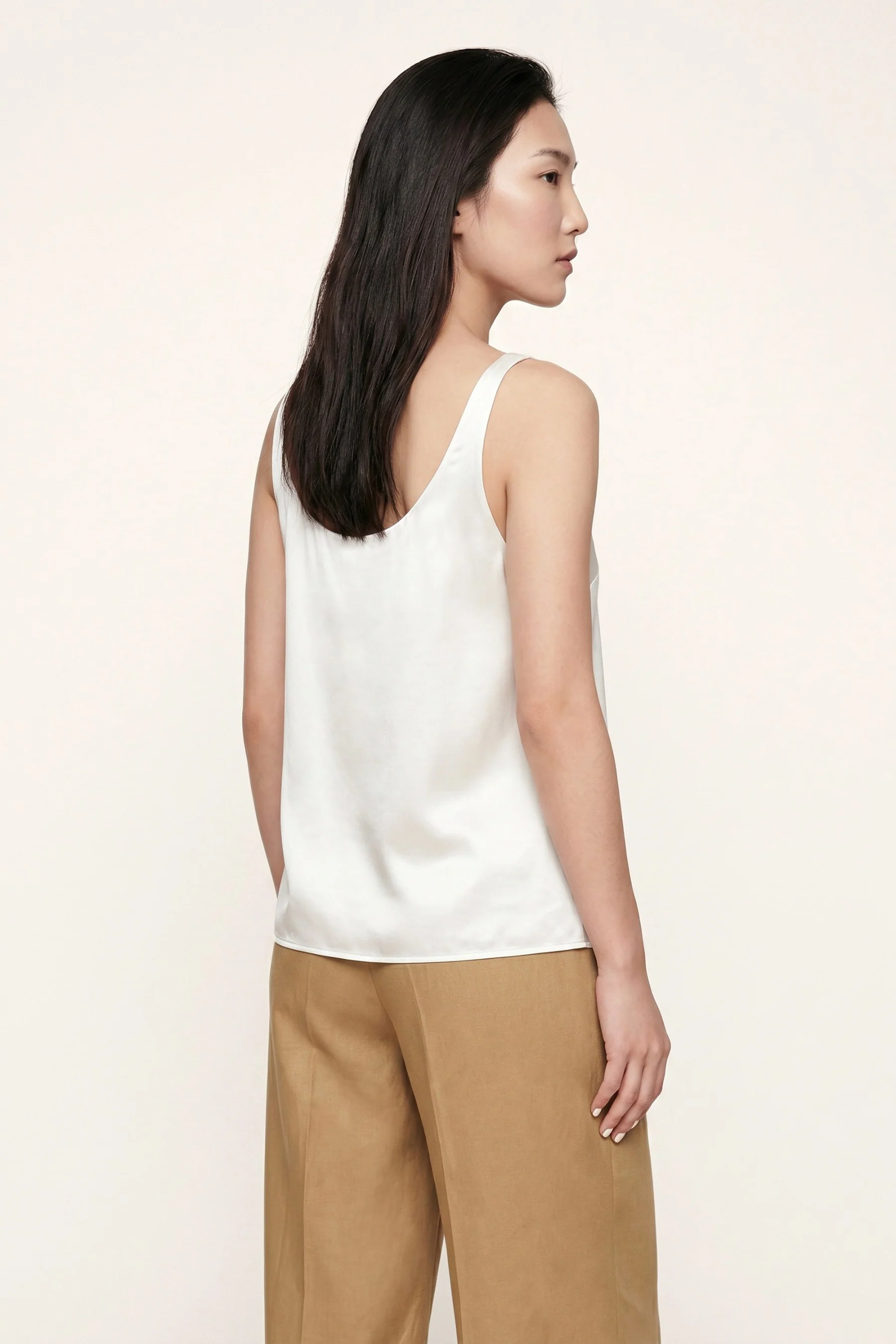 Loose Fit Trousers In Lyocell And Tencel Blend With Pressed Creases - Image 4