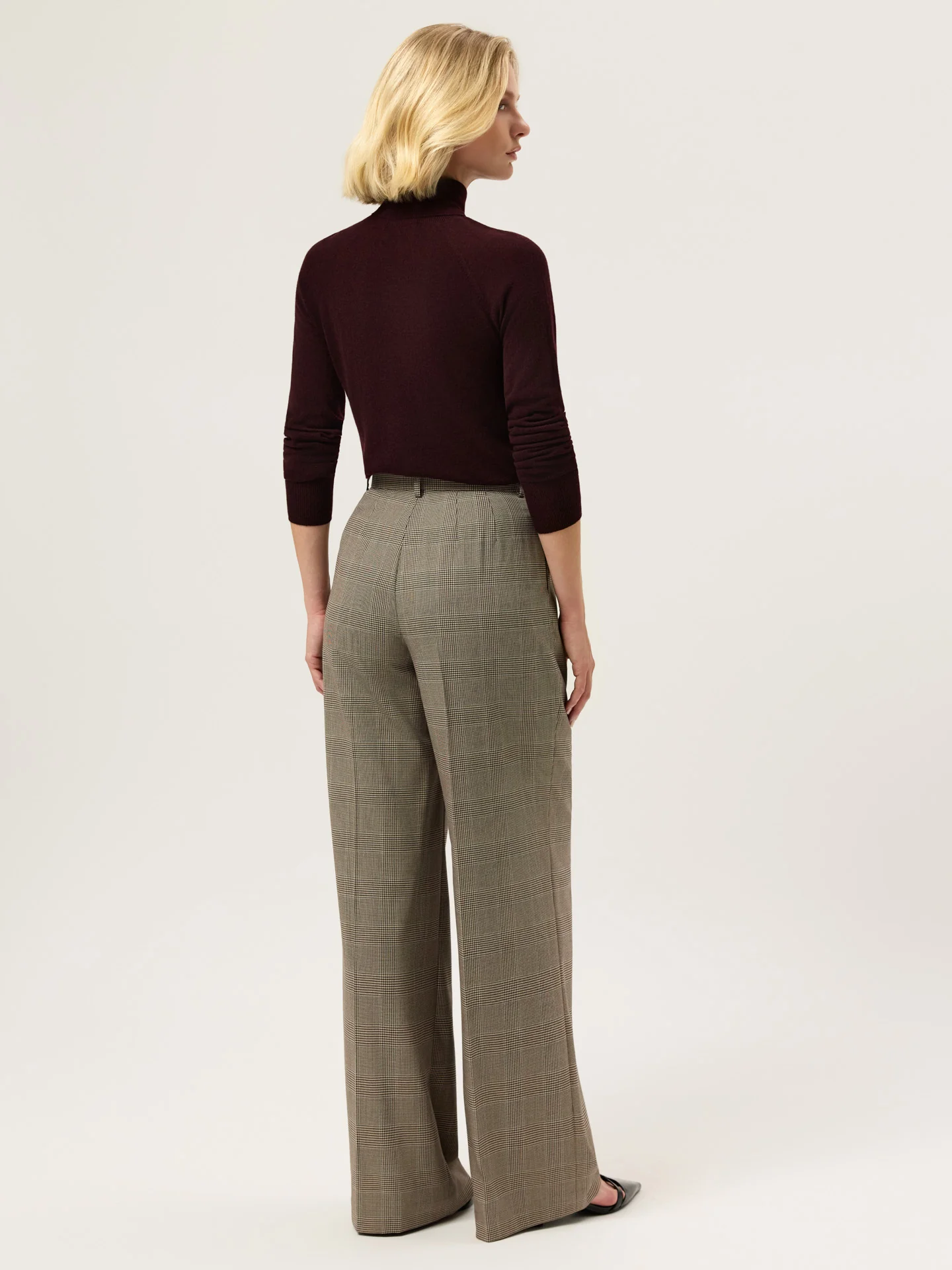 Loose Fit Trousers In Viscose Blend Checks With Pleats - Image 3