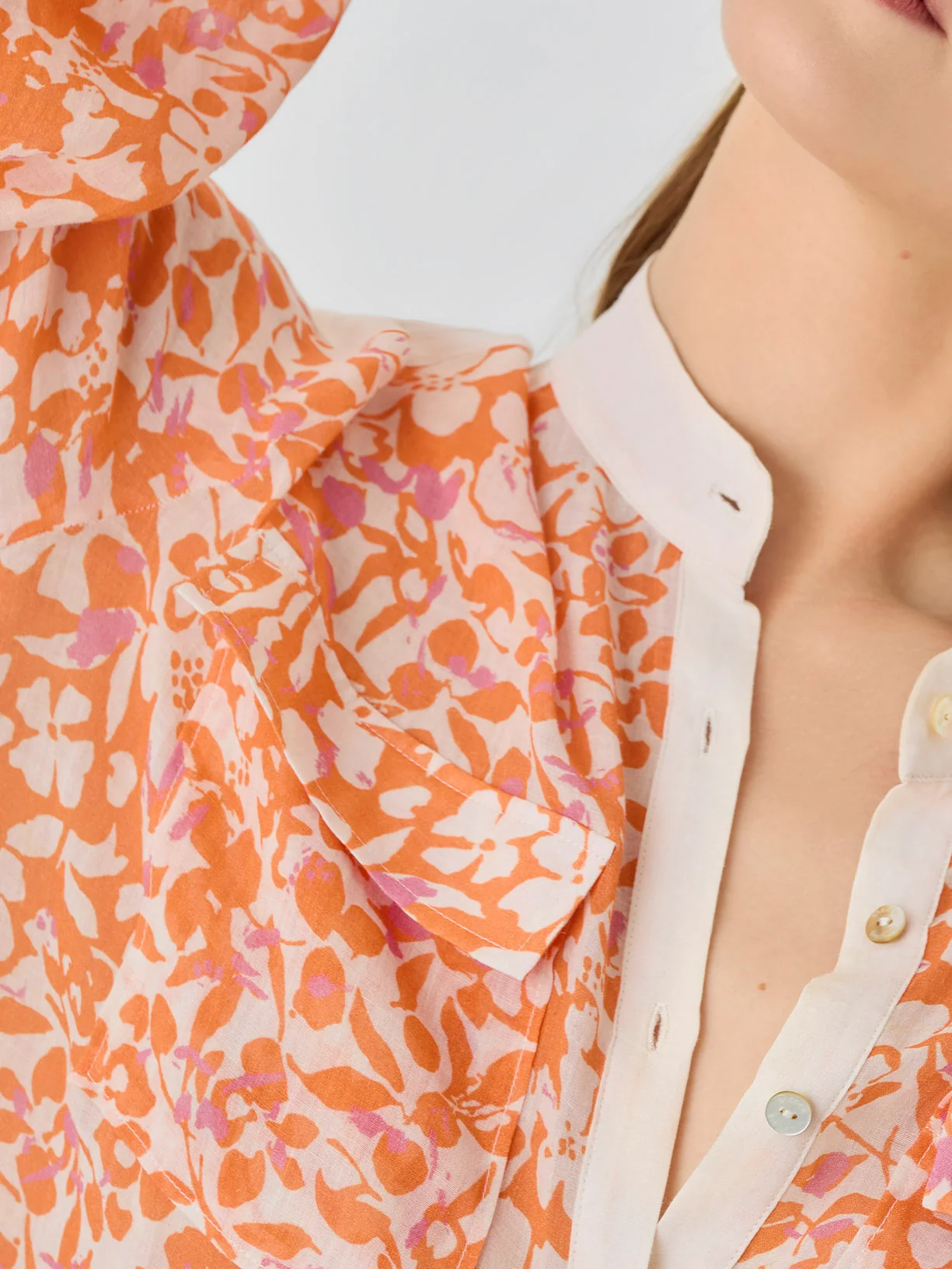 Mao Collar Blouse In Ramie Fabric With Floral Print - Image 3
