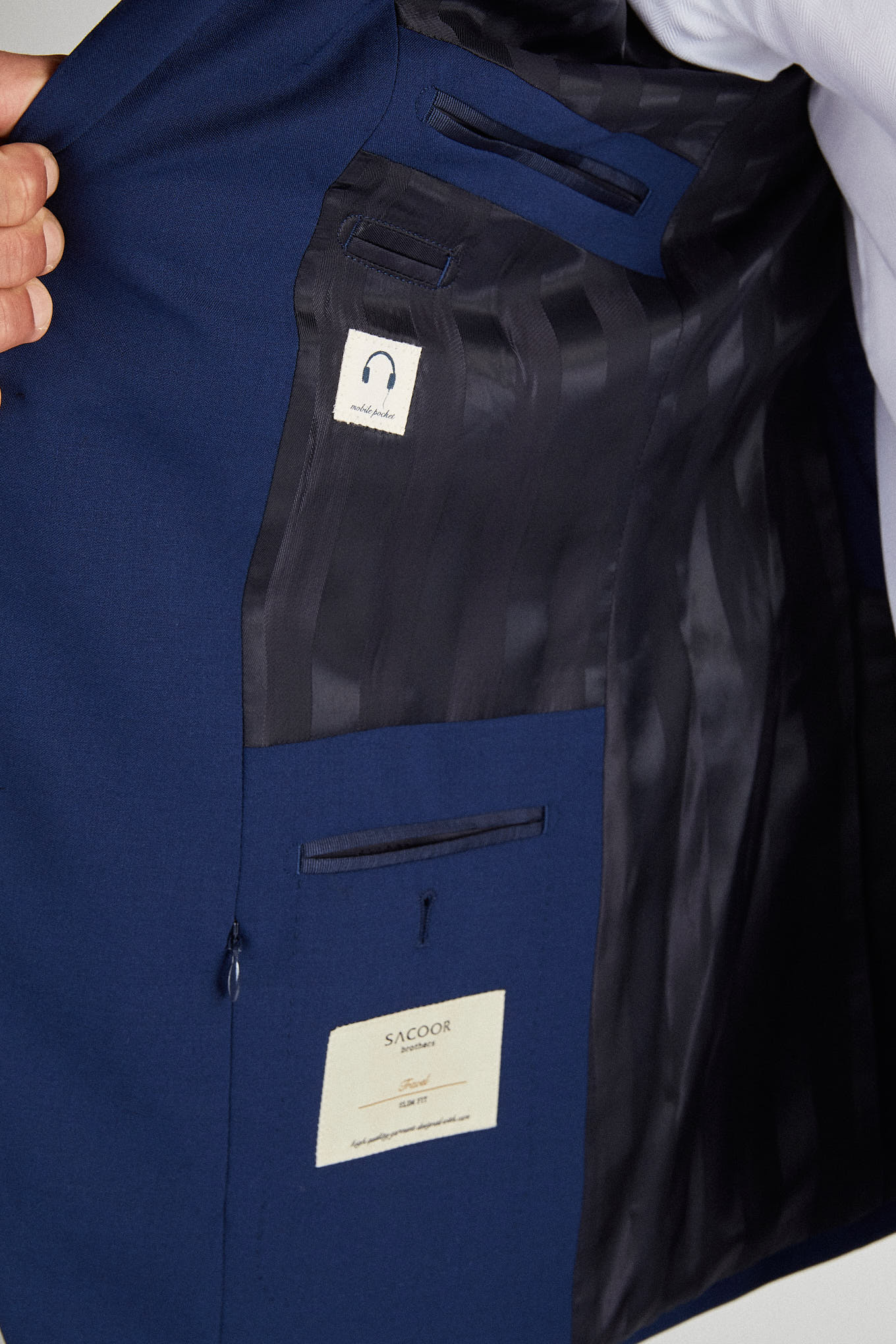 Men's Classic Slim Fit Travel Suit - Image 7