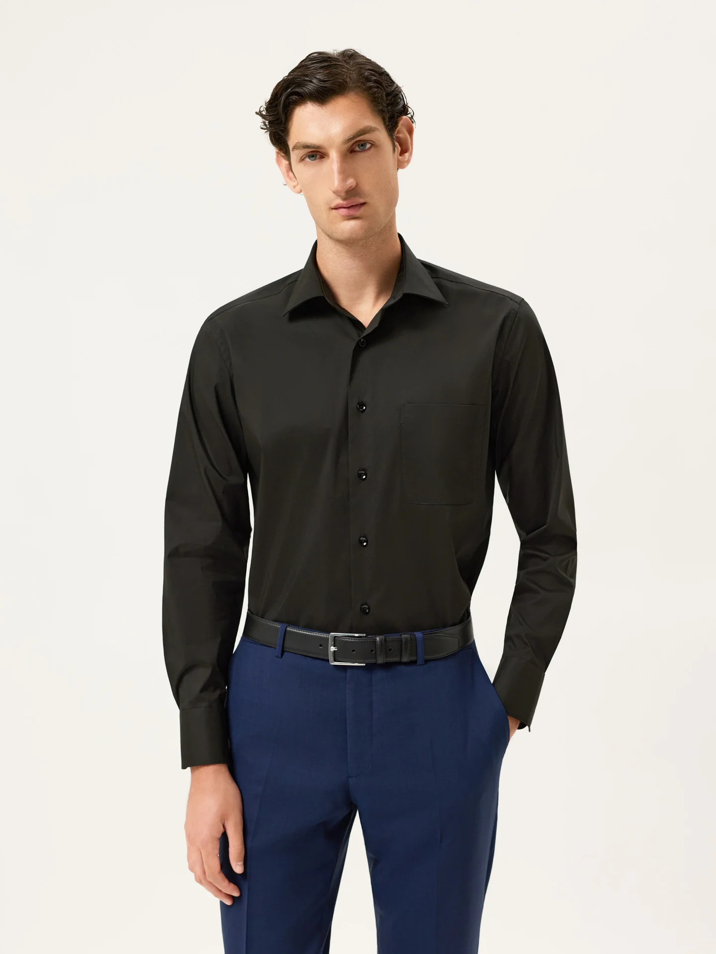 Regular Fit Cotton Stretch Travel Shirt With Oxford Collar and Chest Pocket.