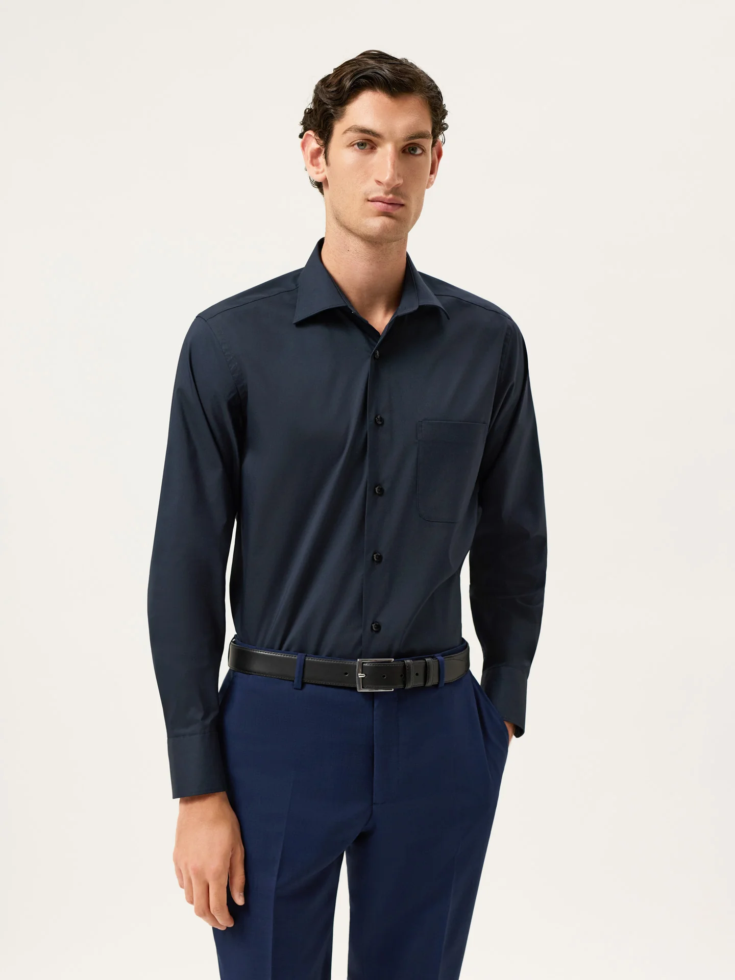 Regular Fit Cotton Stretch Travel Shirt With Oxford Collar and Chest Pocket. - Image 10