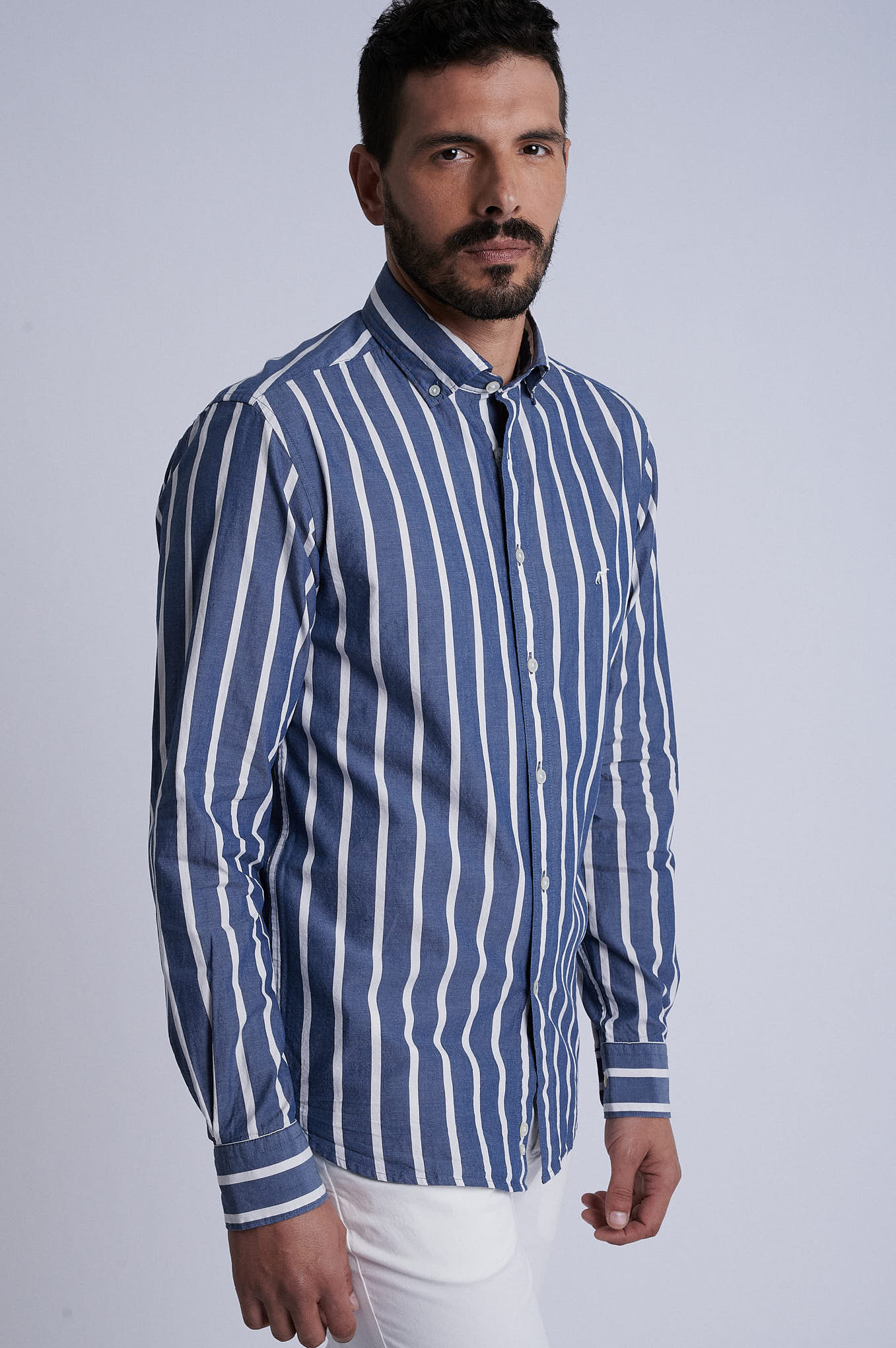 Slim fit 100% organic cotton shirt