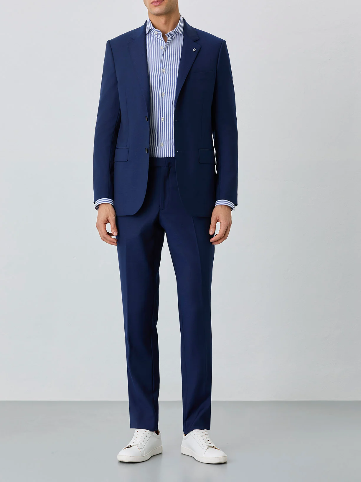 Slim fit birdeye suit