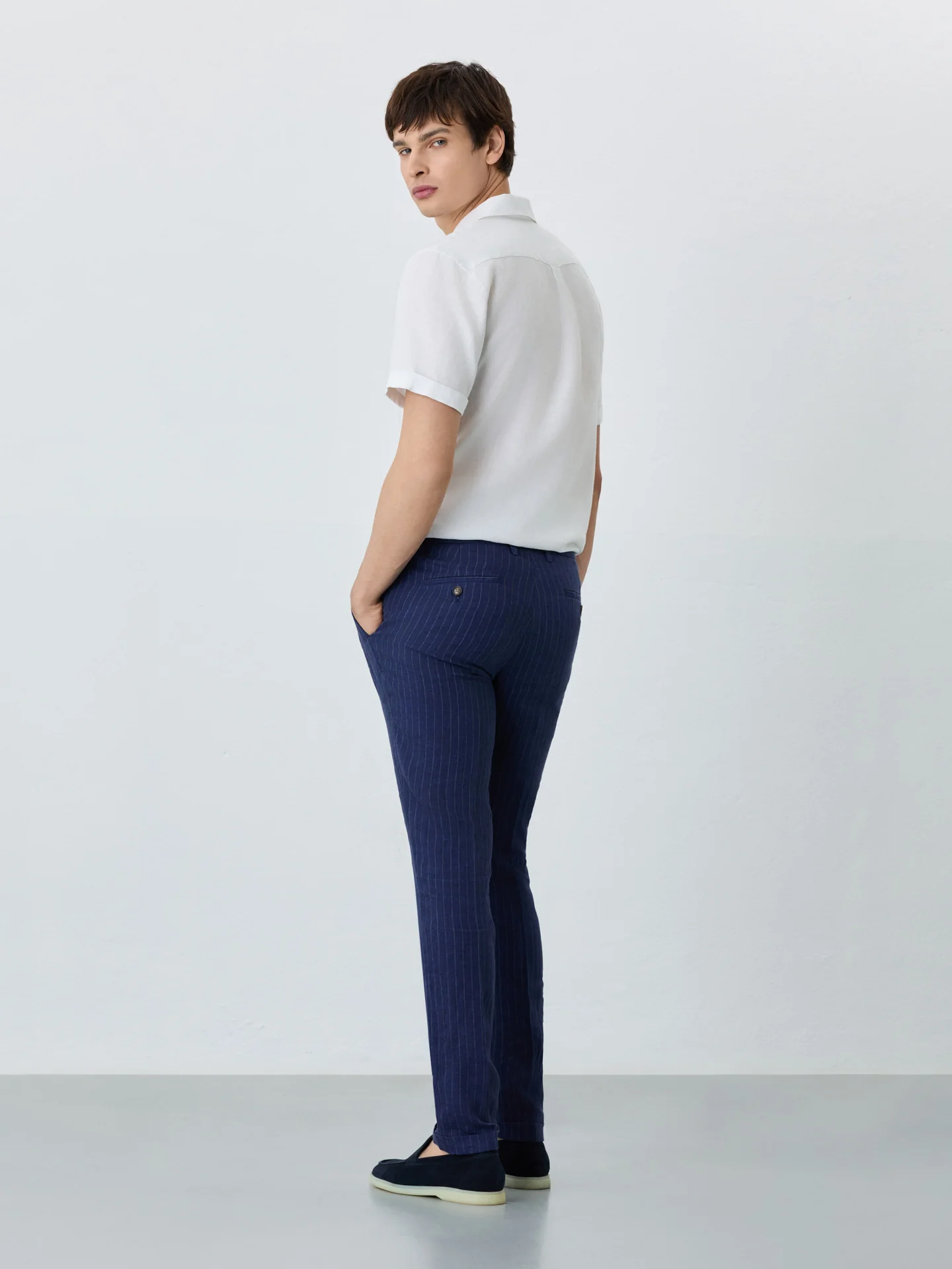 Slim Fit Chino Trousers With Pleats And String In Linen With Stripes - Image 3