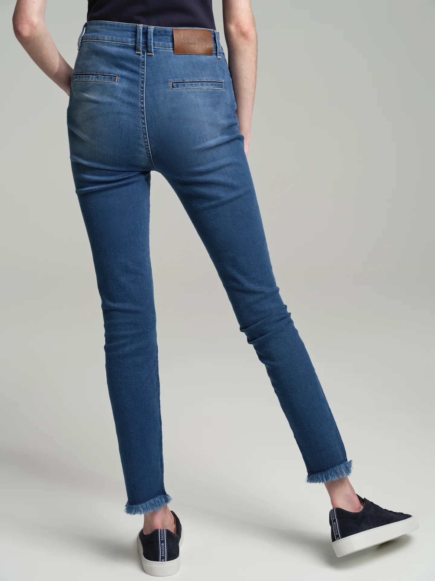 Slim fit high waist jeans - Image 11