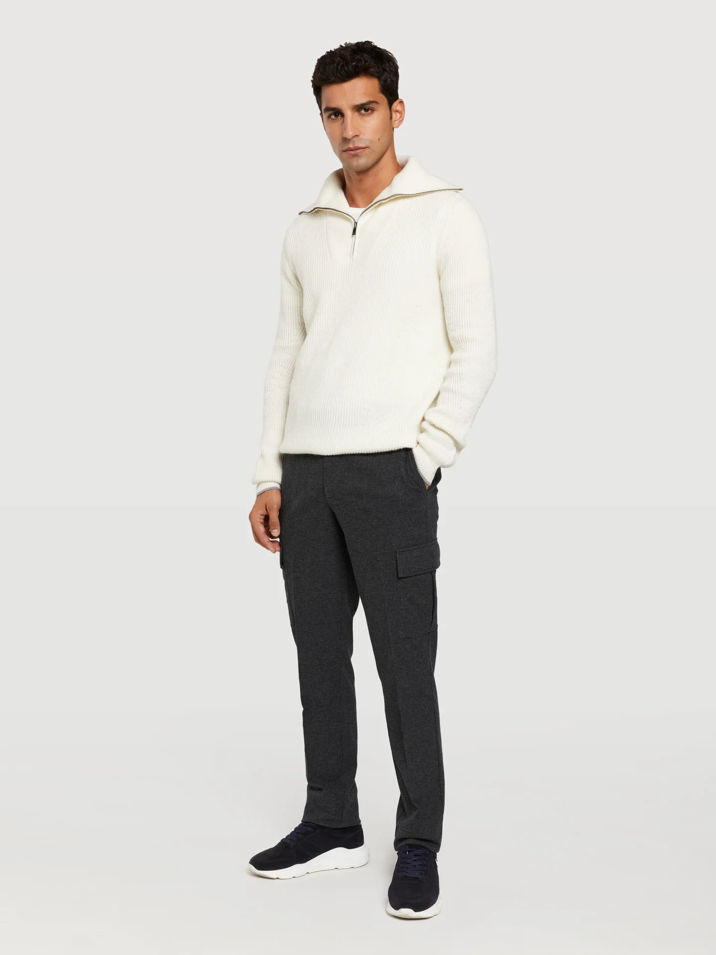 Slim fit pied-de-poule cargo trousers