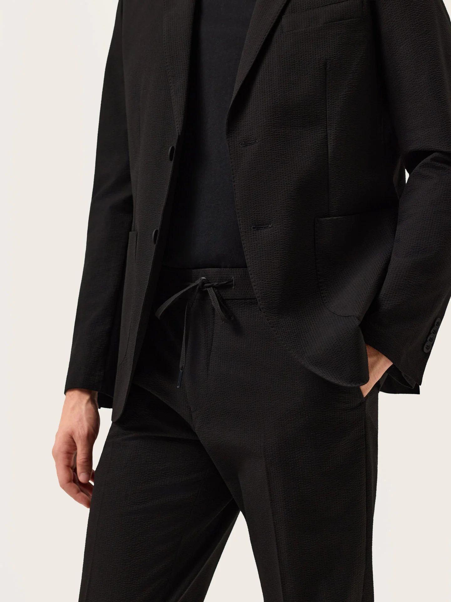 Slim Fit Seersucker Travel Suit In Washable Fabric - Image 2