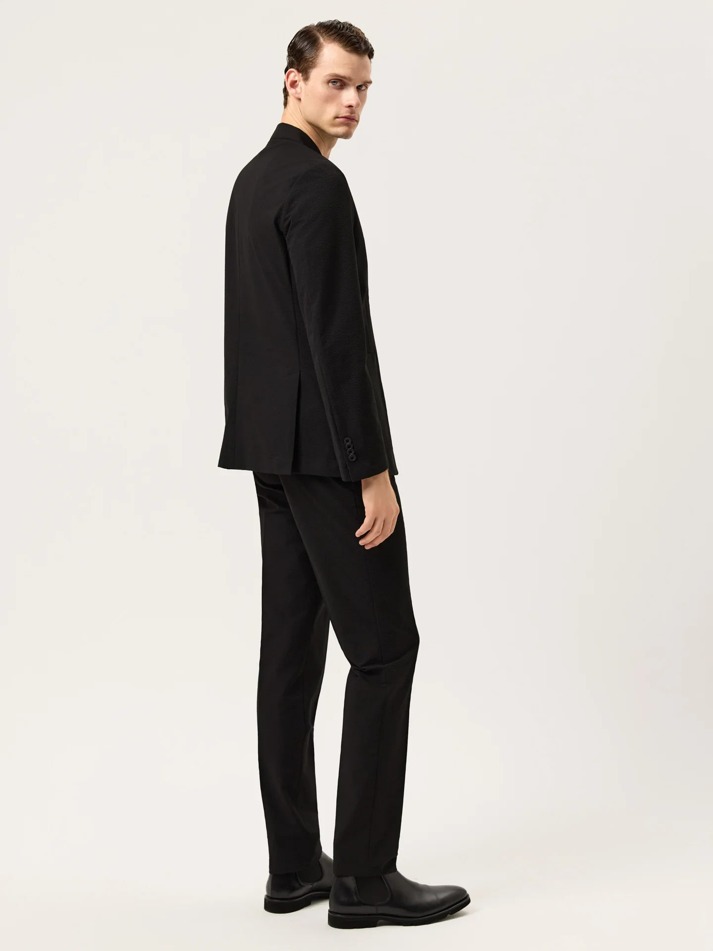 Slim Fit Seersucker Travel Suit In Washable Fabric - Image 3
