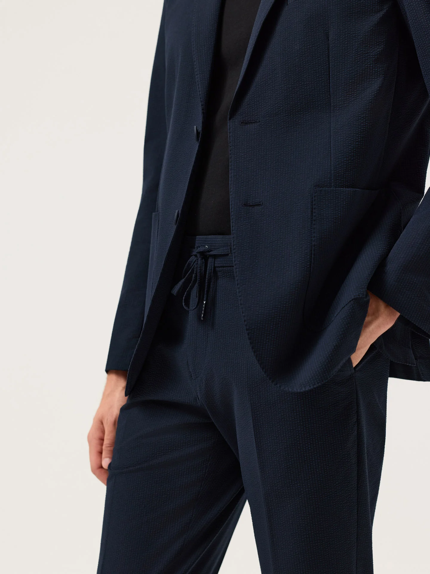 Slim Fit Travel Seersucker Suit In Washable Fabric - Image 2
